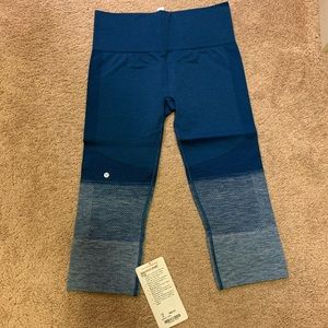 Lululemon seamlessly street crop size 6